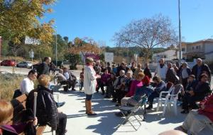Els veïns de Mas Alba demanen a l'alcaldessa més neteja dels solars i millores de les comunicacions