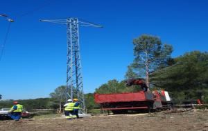 Endesa construeix una nova línia elèctrica per millorar el servei a Cunit i Calafell