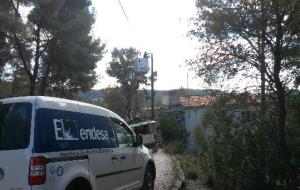 Endesa integra en l'entorn natural de Sant Pere de Ribes, al Garraf, part de la xarxa elèctrica de baixa tensió