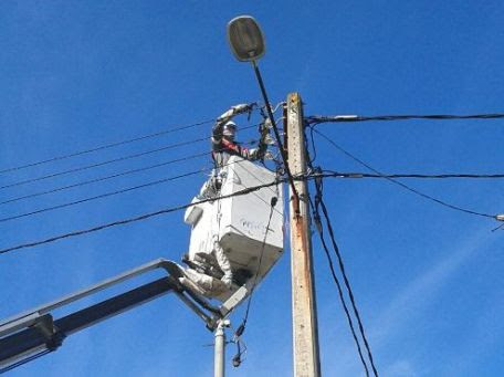 Endesa renova tecnològicament la xarxa elèctrica de Can Trabal, a Olèrdola. Endesa