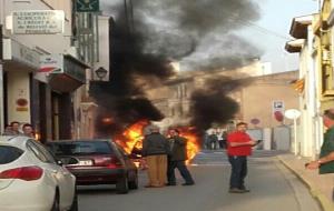 Ensurt a Bellvei per l'incendi d'un vehicle a l'avinguda de Nostra Senyora