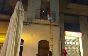 Ensurt a la rambla de la Pau de Vilanova per la caiguda d'una àvia al seu pis