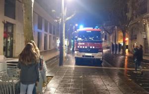 Ensurt a la rambla de la Pau de Vilanova per la caiguda d'una àvia al seu pis