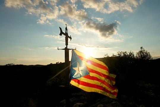 Estelada el 27S al cim del Raurell al Vendrell. Antonio Garcia Leal