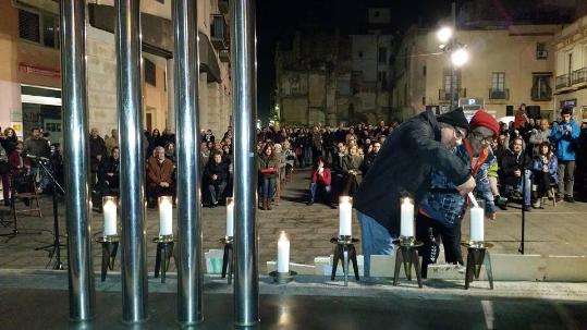 Estudiants, testimonis i col·lectius protagonitzen la commemoració del Dia de l'Holocaust. Ajuntament de Vilanova