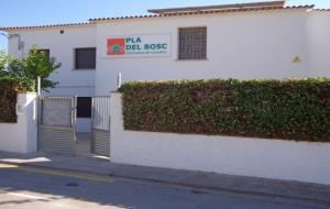 Façana de l'institut Pla del Bosc de Canyelles. Ajuntament de Canyelles