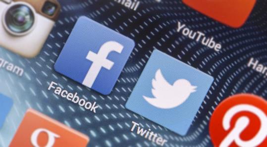 Facebook, Twitter, YouTube i Microsoft acorden amb Brussel·les retirar en 24 hores els continguts que incitin a l’odi. EIX
