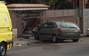 Ferit el conductor d'un turisme que ha xocat contra una casa a Mas d'en Serra