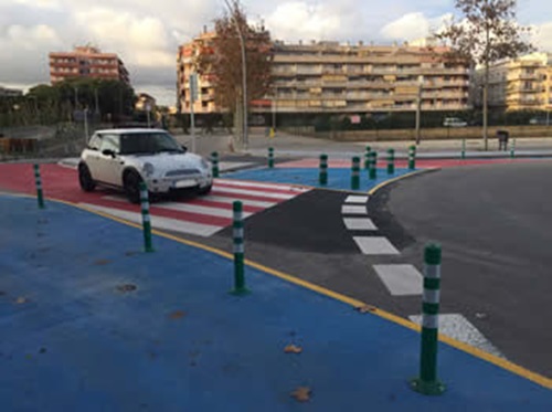 Finalitza l'adequació dels passos de vianants i del carril bici a la rotonda de la rbla de Lluís Companys. Ajuntament de Vilanova