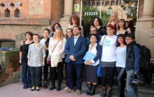 Foto de família del conseller de Salut, Toni Comín, amb membres dels col·lectius transsexuals el 24-10-16. ACN