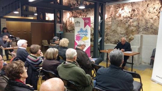 Francesc Villegas analitza a Vilafranca la presència dels pessebres als llibres i a la història . EIX