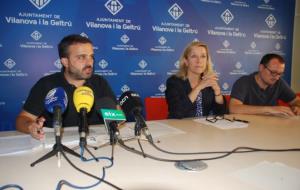 Gerard Llobet, Neus Lloveras i Juan Luís Ruiz a la roda de premsa del govern de Vilanova. Míriam de Lamo