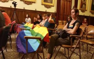 Govern i oposició de Vilafranca mostren les seves diferències en un ple marcat pel dia de l’orgull gai. Roger Vives