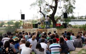 Gran pla general del concert de Joan Colomo a la festa de presentació del Vida, el 21 de maig de 2016. ACN