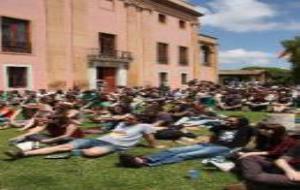 Gran pla general del concert de Joan Colomo a la festa de presentació del Vida, el 21 de maig de 2016