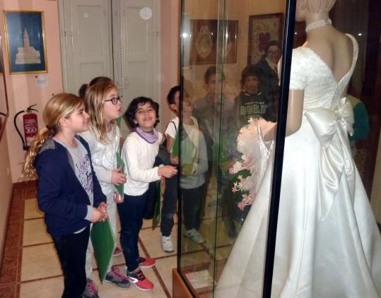 Grup d’alumnes de l’Escola la Muntanyeta de Bellvei en una de les sales del Museu de Punta al Coixí. S. Sedó