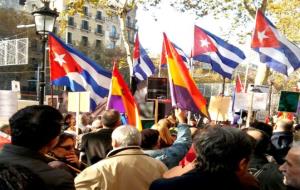 Homenatge a Fidel Castro davant del Consulat de Cuba a Barcelona. Eix