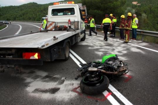 Imatge d'arxiu d'un accident mortal d'un motorista a Vilanova de l'Aguda. ACN
