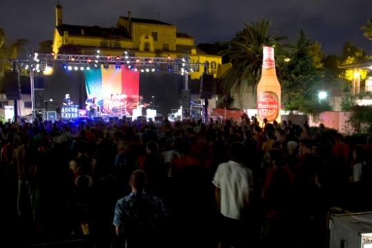 Imatge d'arxiu d'un concert del Nowa Reggae, ple de gom a gom als jardins del Molí de Mar. NOWA REGGAE/ J. CONTRERAS