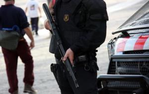 Imatge d'arxiu d'una de les armes llargues que porten els mossos antiavalots. ACN