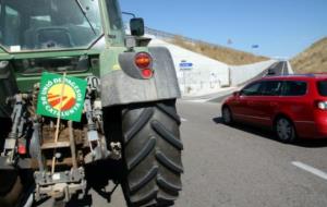 Imatge d'arxiu d'una marxa lenta dels tractors a la C-15. ACN