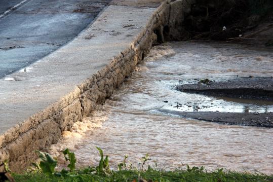 Imatge de l'indret on aquest dilluns 28 de novembre s'ha trobat el cos d'una dona al riu Anoia al seu pas per Martorell. ACN