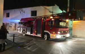 Incendi en un edifici del carrer Barcelona, a Vilanova