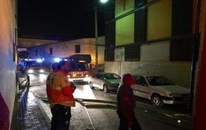 Incendi en un edifici del carrer Barcelona, a Vilanova