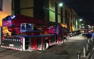 Incendi en un edifici del carrer Barcelona, a Vilanova