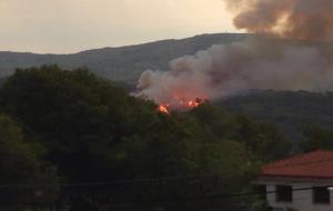 Incendi forestal a Olivella provablement a causa d'un llamp