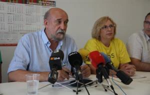 Jaume Aguilar, del Moviment de Renovació Pedagògica, i Montse Conejo, presidenta de FaPac, durant la roda de premsa del 7 de setembre. ACN