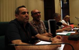 Joaquim Roqueta, Eugeni Rodríguez, Emilio Ruiz i Cati Pallàs, de la plataforma LGTBIcat, en la reunió amb els grups parlamentaris. ACN