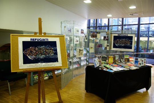 La Biblioteca Pública Terra Baixa dedica el mes de febrer al tema dels refugiats. EIX