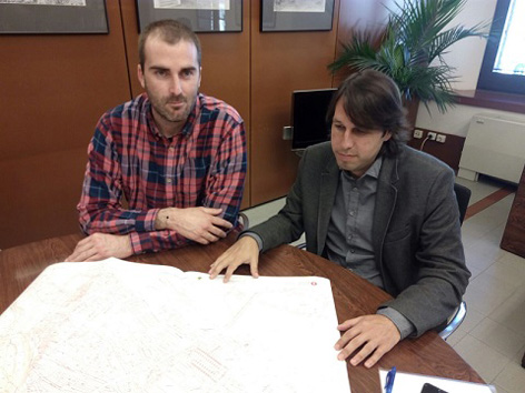 La cartografia ha estat lliurada pel diputat d'Urbanisme i Habitatge, Josep Ramon Mut, a l'alcalde, Xavier Ramos. Diputació de Barcelona