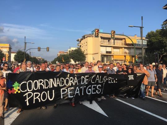 La Coordinadora Calafell mantindrà les mobilitzacions fins assolir l’eliminació del peatge de la C-32. Ajuntament de Calafell