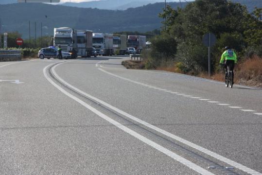 La FEAT rebutja l’aposta de Jané de prohibir els camions a l’N-340. ACN