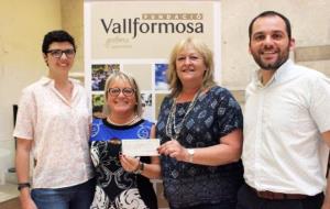 La Fundació Vallformosa i el Centre Excursionista Penedès entreguen els 5.591€ de la Caminada Solidària contra el càncer a l’Associació Live!. Vallfor