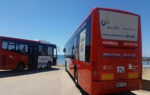 La imatge del Penedès Marítim, als busos de la línia de la costa