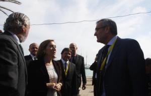La ministra de Foment, Ana Pastor, saluda el president de Ports de l'Estat, José Llorca, en la seva arribada a Tarragona . ACN