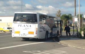 La parada del bus al barri de la Masia Nova. EIX