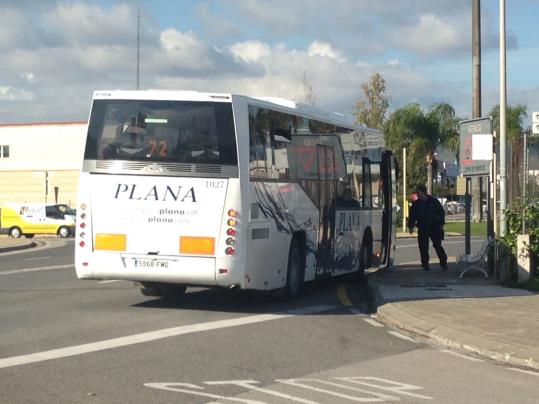 La parada del bus al barri de la Masia Nova. EIX