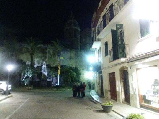 La parròquia apaga els llums de l'església de Sitges per sumar-se a l'Hora del planeta. Ajuntament de Sitges