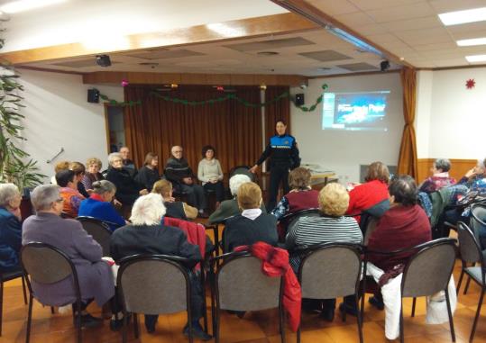 La policia de Vilafranca fa sessions d’educació viària per a gent gran. Ajuntament de Vilafranca