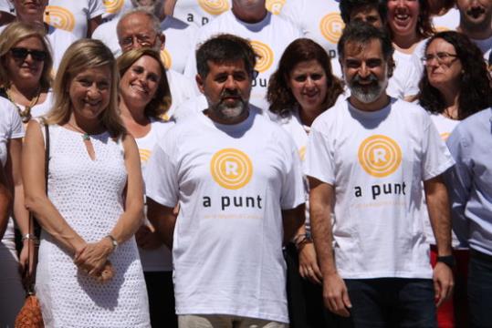 La presidenta de l'AMI, Neus LLoveras, el president de l'ANC, Jordi Sànchez, i el d'Òmnium Cultural, Jordi Cuixart. ACN