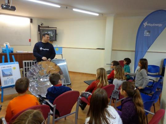 La Regidoria d’Eficiència Energètica organitza un taller sobre energia a les escoles Àngels Garriga i  Marta Mata . Ajuntament del Vendrell