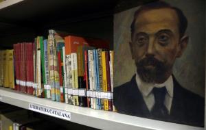 La secció de 'literatura catalana' de la biblioteca del Casal Català de l'Havana