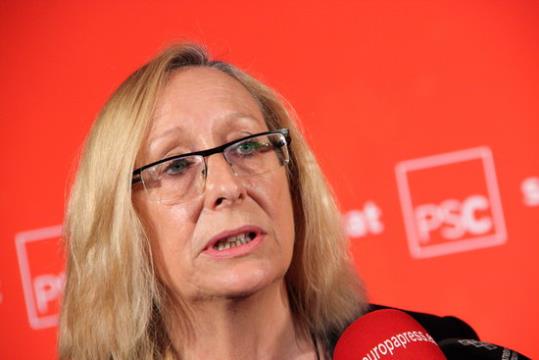 La secretària d'Organització del PSC, Assumpta Escarp, fent declaracions als mitjans. ACN