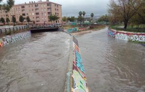 L'aiguat omple els torrents a Vilanova