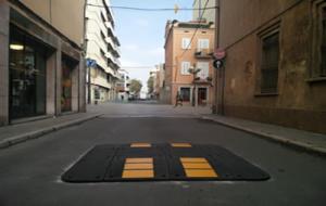 L'Ajuntament de Vilanova instal·la un coixí berlinès al carrer d'Albert Virella. Ajuntament de Vilanova