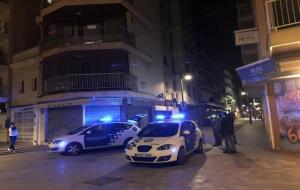 L’Ajuntament ha realitzat 42 inspeccions als locals de lleure nocturn del carrer Monturiol en el darrer any. Ajuntament de Calafell